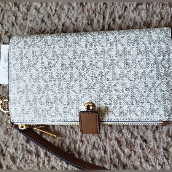 Michael Kors Adele Logo Smart Phone Wallet - Picture 5 of 6